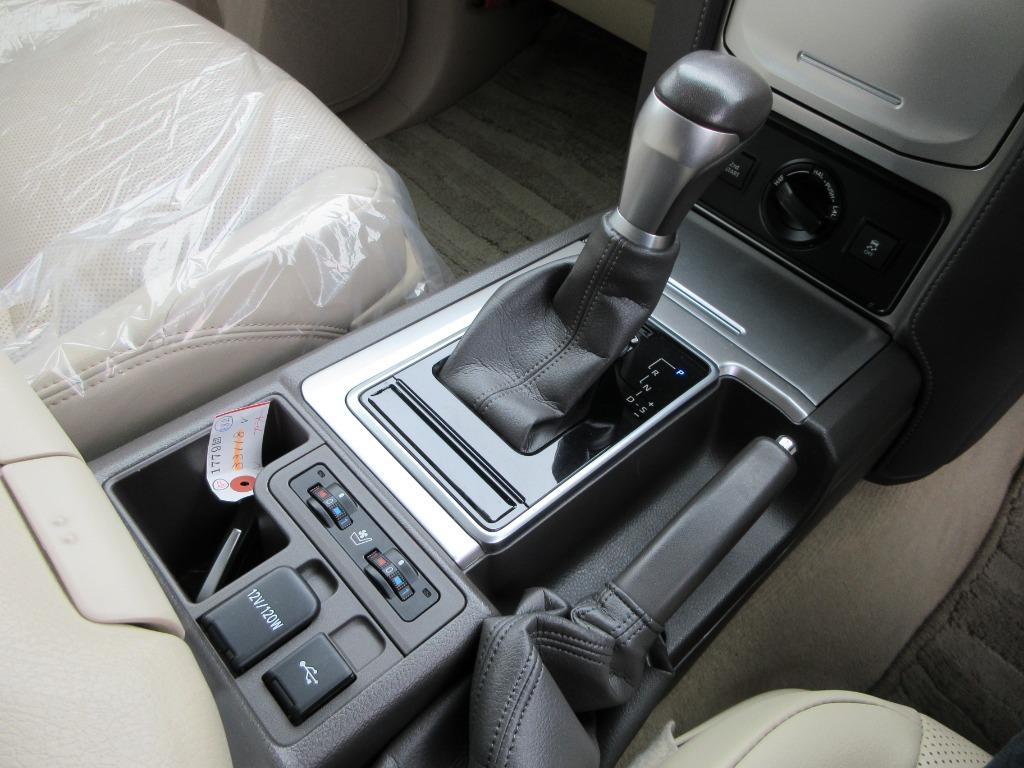 Toyota Land Cruise Prado TX 2021 (Non Hybrid, Auction Grade 5) – Pearl | 26,000 km | Pragati Sarani Showroom | STK-250205