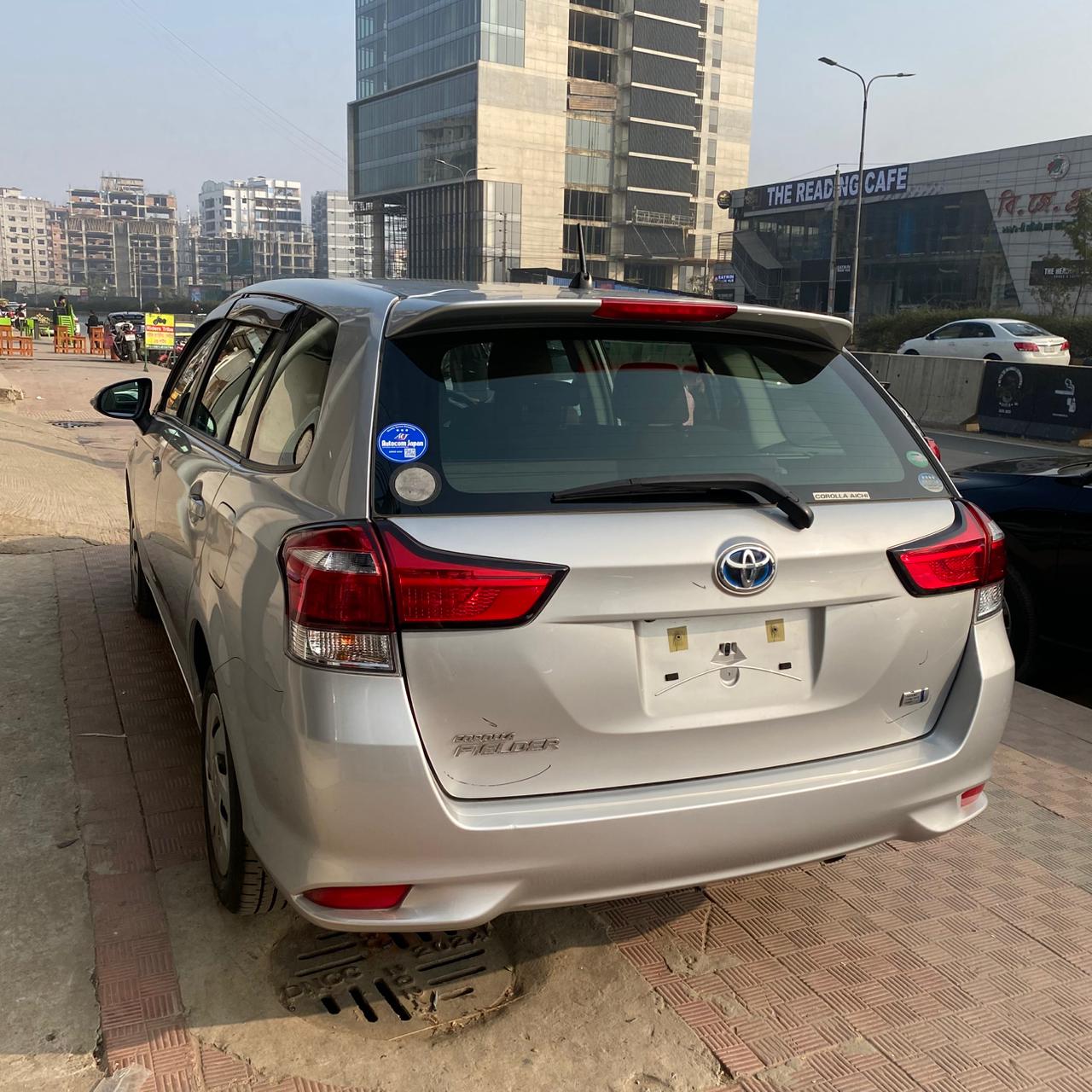 Toyota Fielder EX 2020 (Hybrid, Auction Grade 3.5) – Silver | 132,649 km | ECB Showroom | STK-250287