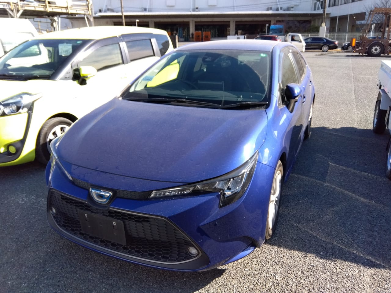 Toyota Corolla S 2021 (Hybrid, Auction Grade 3.5) – Blue | 17,000 km | Pragati Sarani Showroom | STK-250206