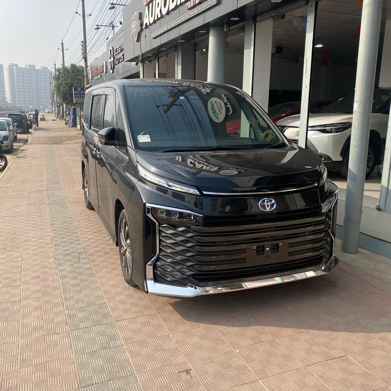 Toyota Voxy S-Z 2022 (Hybrid, Auction Grade 4.5) – Black | 56,212 km | ECB Showroom | STK-250291