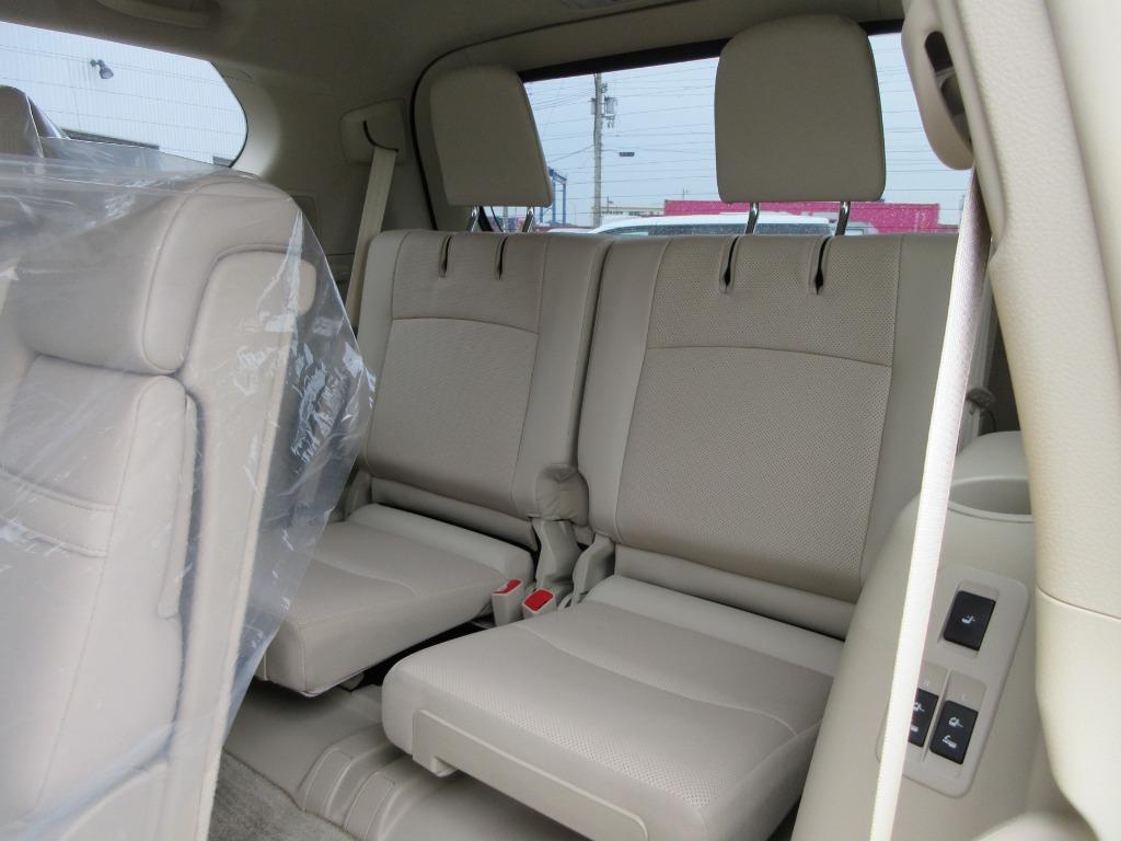 Toyota Land Cruise Prado TX 2021 (Non Hybrid, Auction Grade 5) – Pearl | 26,000 km | Pragati Sarani Showroom | STK-250205
